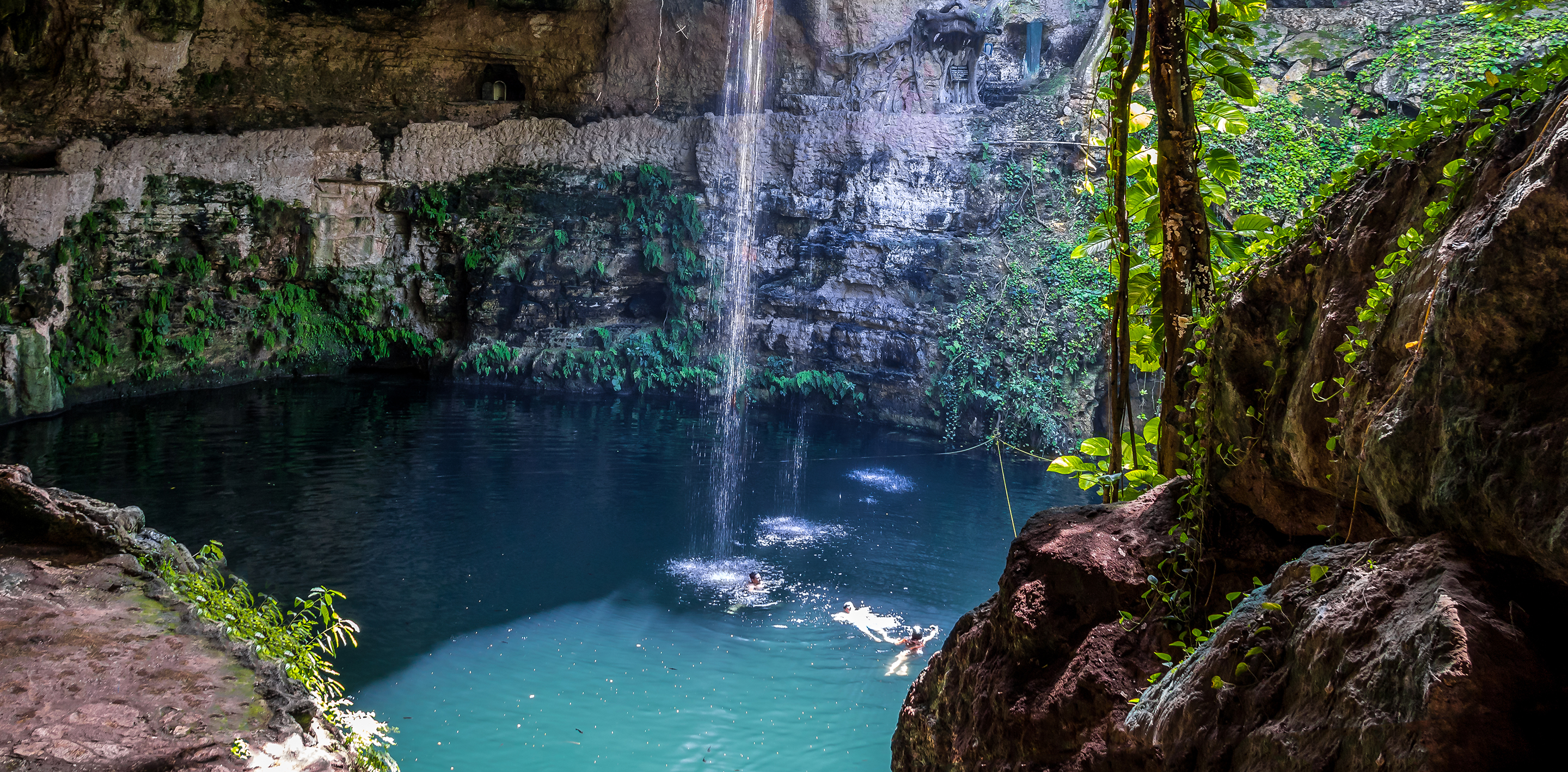 Zona Turística y Cenotes